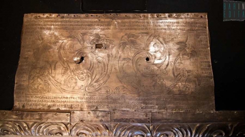 Bari, la scritta che mai nessuno � riuscito a tradurre: � il mistero della Basilica